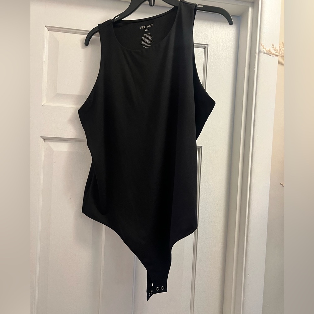 Black Sleeveless smoothing bodysuit